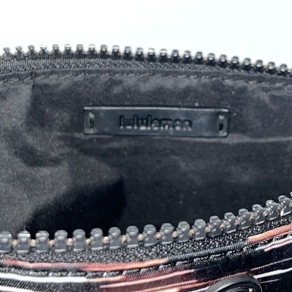 Lululemon Large Wristlet/Pouch - Picture 4 of 6
